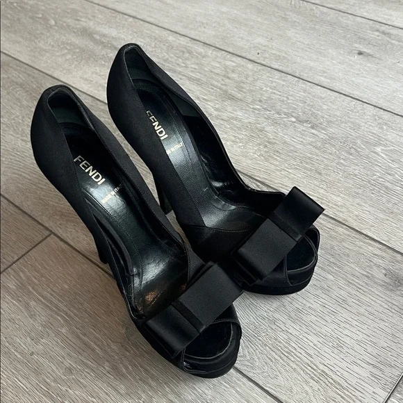 Fendi Black Deco Bow Satin Peep-Toe holiday designer high Heels size 38/7 - Picture 2 of 9